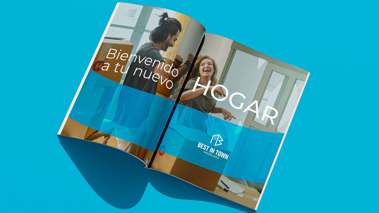 Nebly_BestInTown_Revista_2 Revista con fotografia a doble página de una pareja desempacando cosas en un departamento vacio.