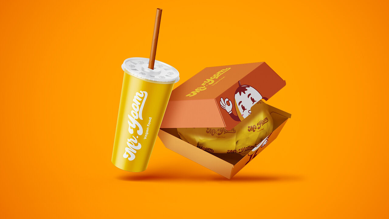 Nebly-Mr-Yoom-empaque Vaso de bebida de comida rápida y empaque de hamburguesa, flotando sobre fondo naranja.